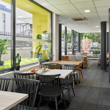 Paris Est Hotel 3*