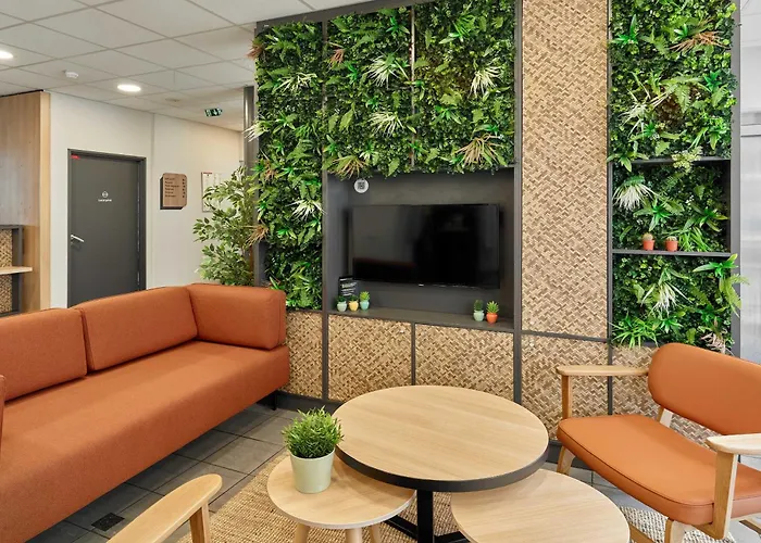Paris Est Hotel 3*