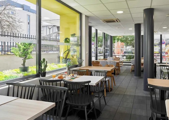 Paris Est Universite Hotel 3*